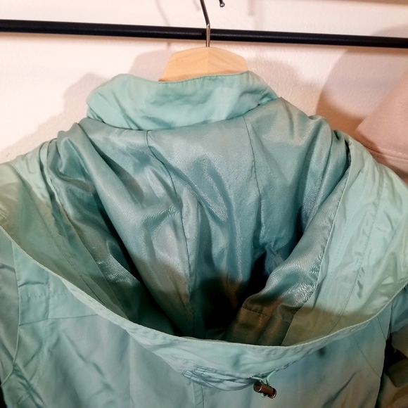 feecloset Korean Street Style Small Mint Color Rain Jacket - Picture 3 of 8